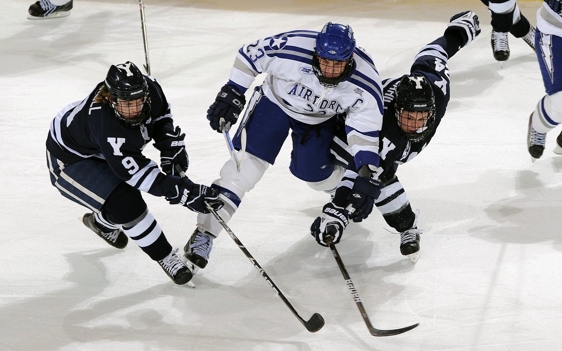 爱游戏体育app-羽毛球世界杯中国队全胜晋级八强，羽毛球世锦赛中国队